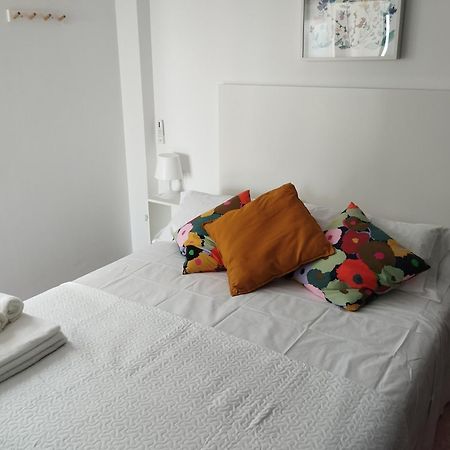 Apartamento Lidia Planta 2, La Carihuela 1ª Linea Playa, Vistas Mar, Buhardilla 1 Dormitorio, 40 M2, 1-3 Huesped, Terraza, Wifi 토레몰리노스 외부 사진