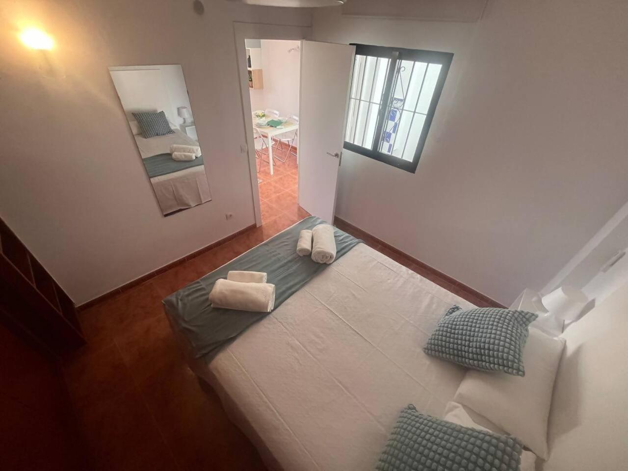 Apartamento Lidia Planta 2, La Carihuela 1ª Linea Playa, Vistas Mar, Buhardilla 1 Dormitorio, 40 M2, 1-3 Huesped, Terraza, Wifi 토레몰리노스 외부 사진